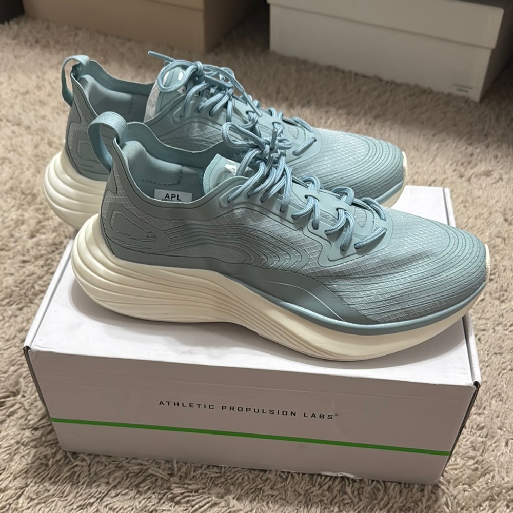 APL Women's Streamline Shoes - size 8 NWT